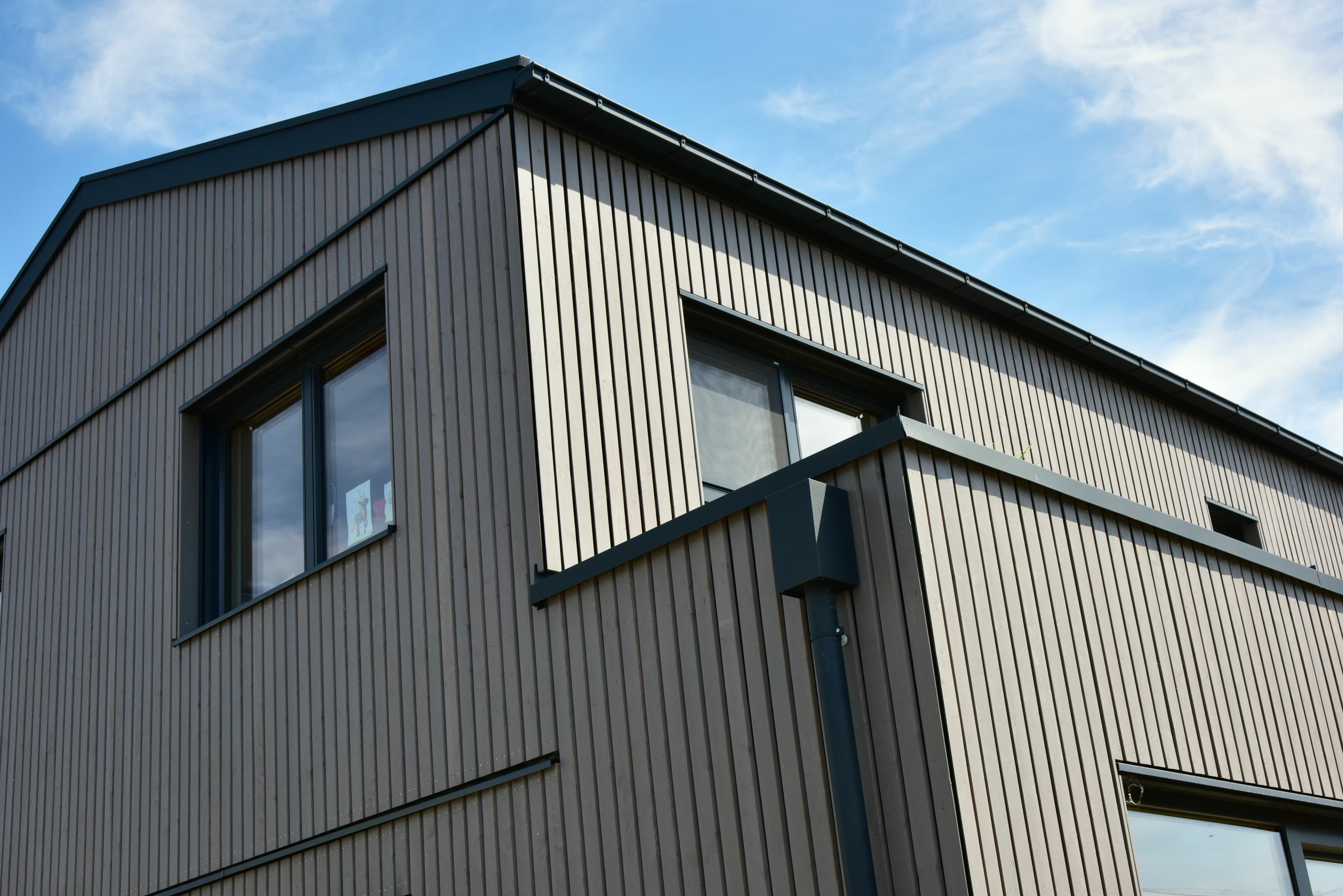 Holzfassade Northeim – langlebige Fassadenlösung